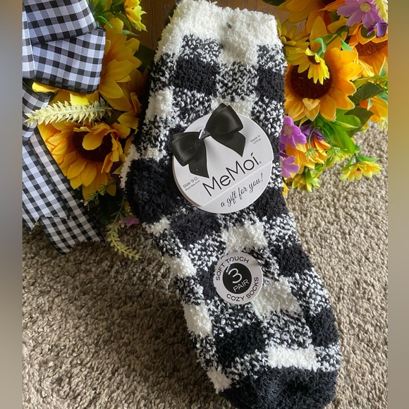☀️ NWT me moi fuzzy socks - Picture 2 of 6